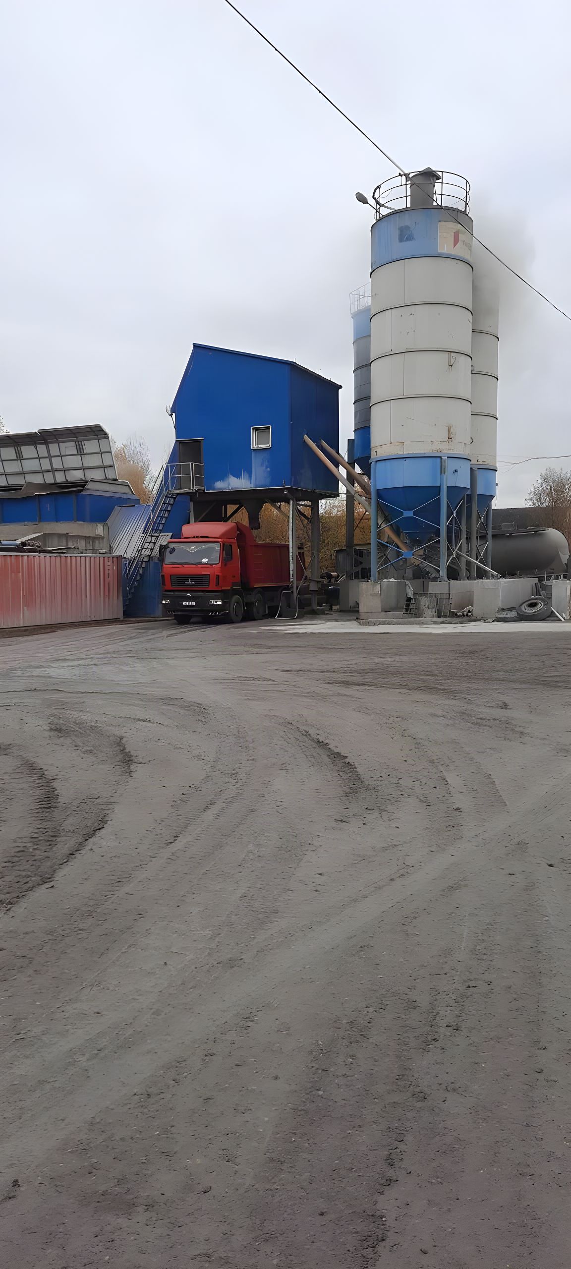 Силос и корпус бетонного узла «Пром-Бетон» в Больших Горках